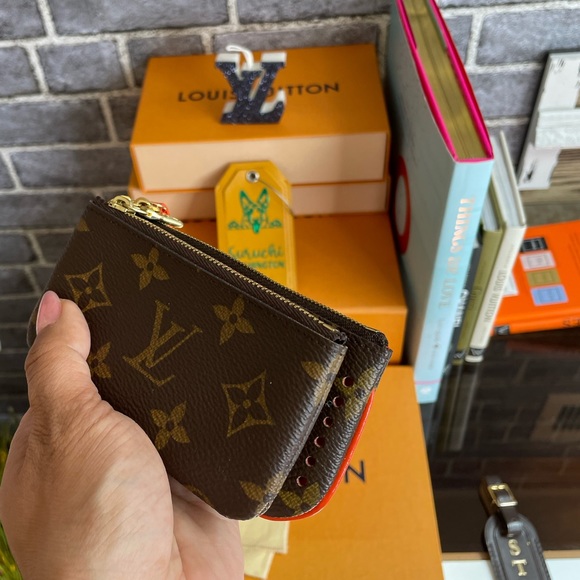 Limited Edition Authentic Louis Vuitton Perforated Key Close - Picture 15 of 15